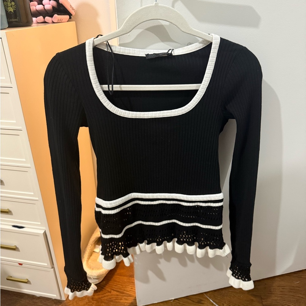 Zara Black and White Long Sleeve Top